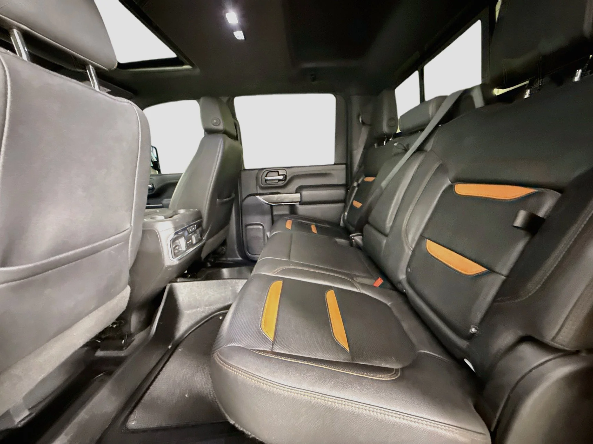 Used 2023 SUMMIT WHITE GMC AT4 image 27