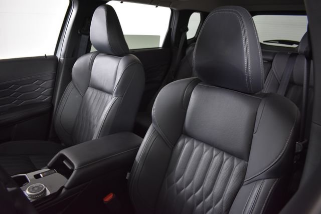 Used 2025  Mitsubishi SEL image 13