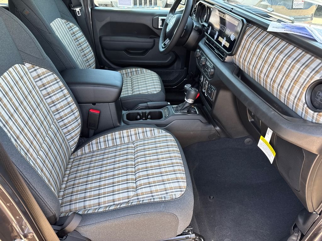 New 2026 Granite Crystal Metallic Clear-Coat Exterior Paint Jeep 85th Anniversary Edition image 15