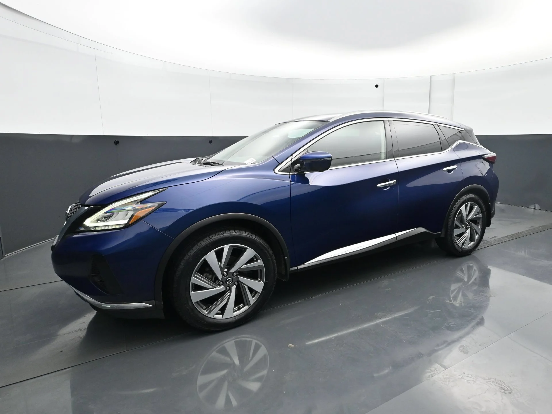 Used 2020 Deep Blue Pearl Nissan SL image 2