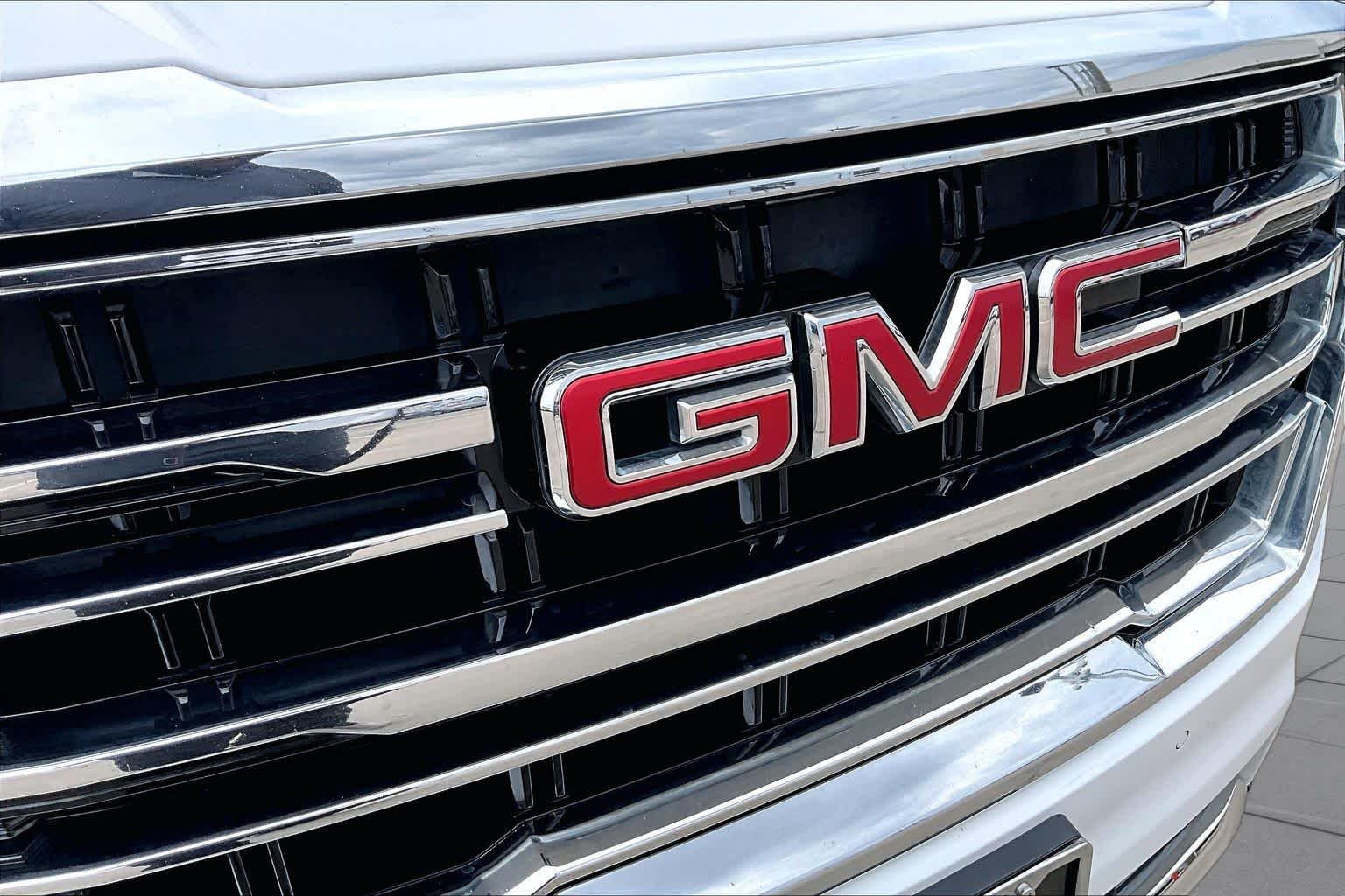 Used 2023 Summit White GMC SLT image 30