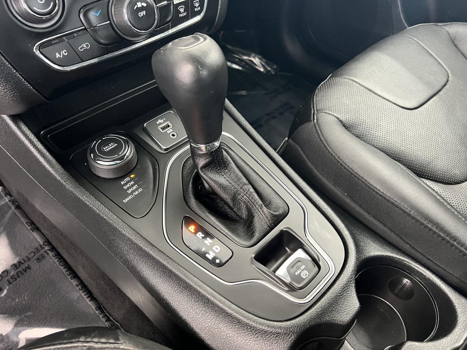 2021 Jeep Cherokee Latitude Lux - Photo 17