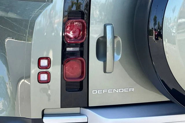 Certified Used 2025 Green Land Rover S image 25