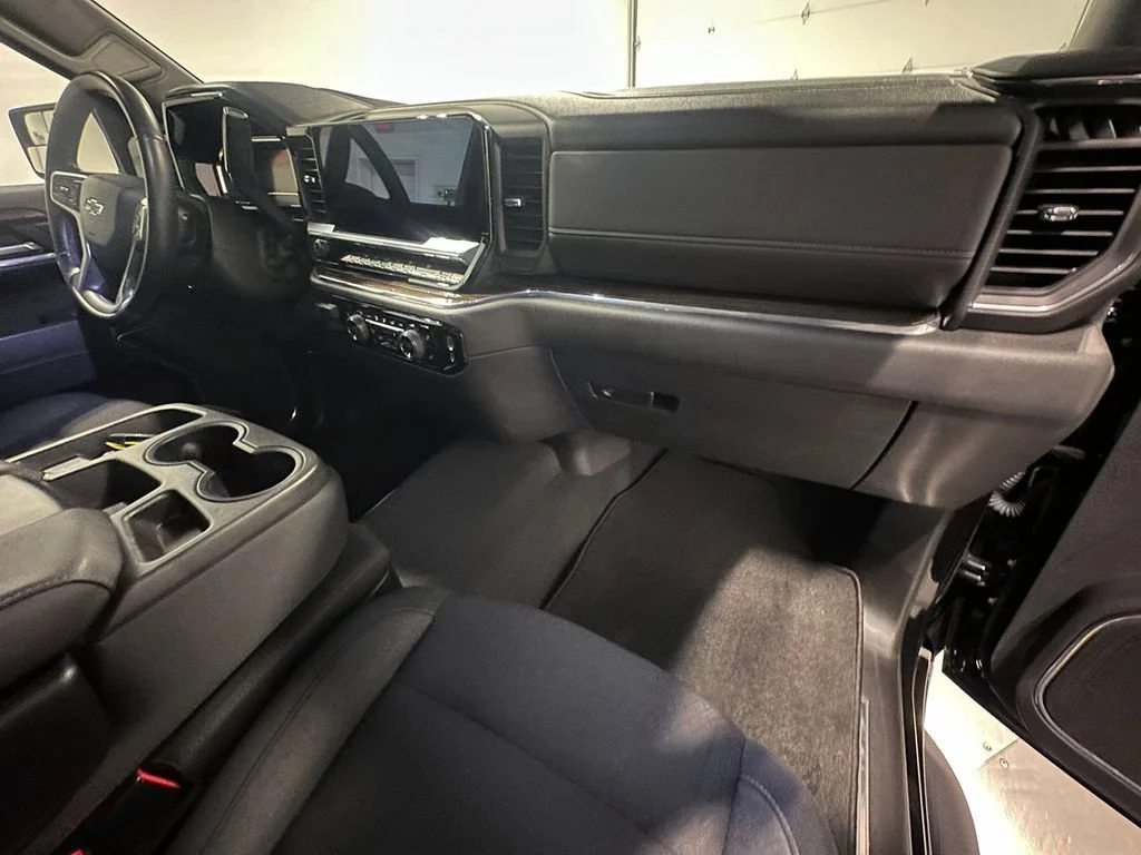 Used 2023 BLACK Chevrolet RST image 29