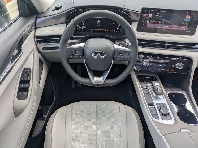 New 2027 RADIANT WHITE INFINITI Pure FWD image 17