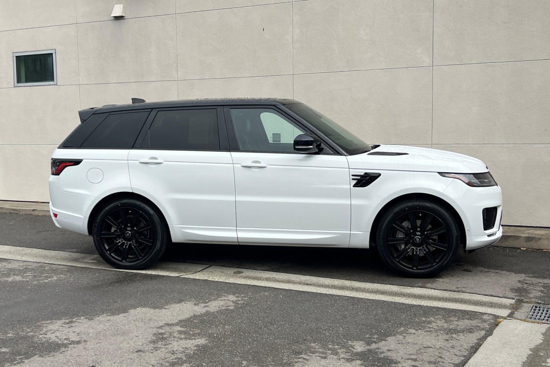 Used 2022 Fuji White Land Rover HSE Silver Edition image 8
