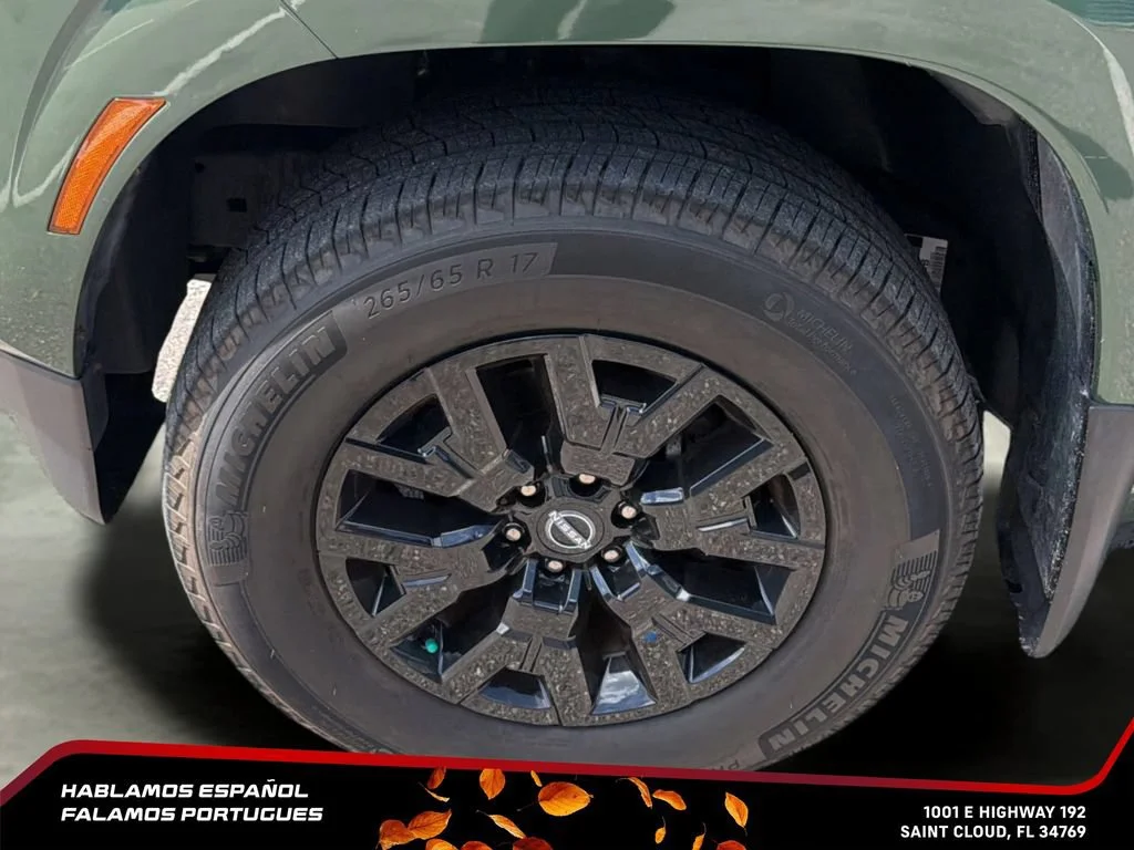 Used 2022 Green Nissan Crew Cab SV 4x4 image 31