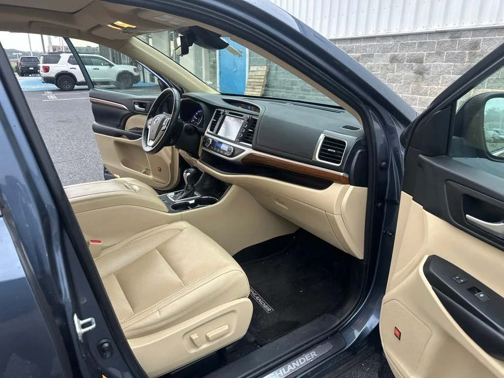 Used 2018 Shoreline Mist Toyota Limited Platinum image 13