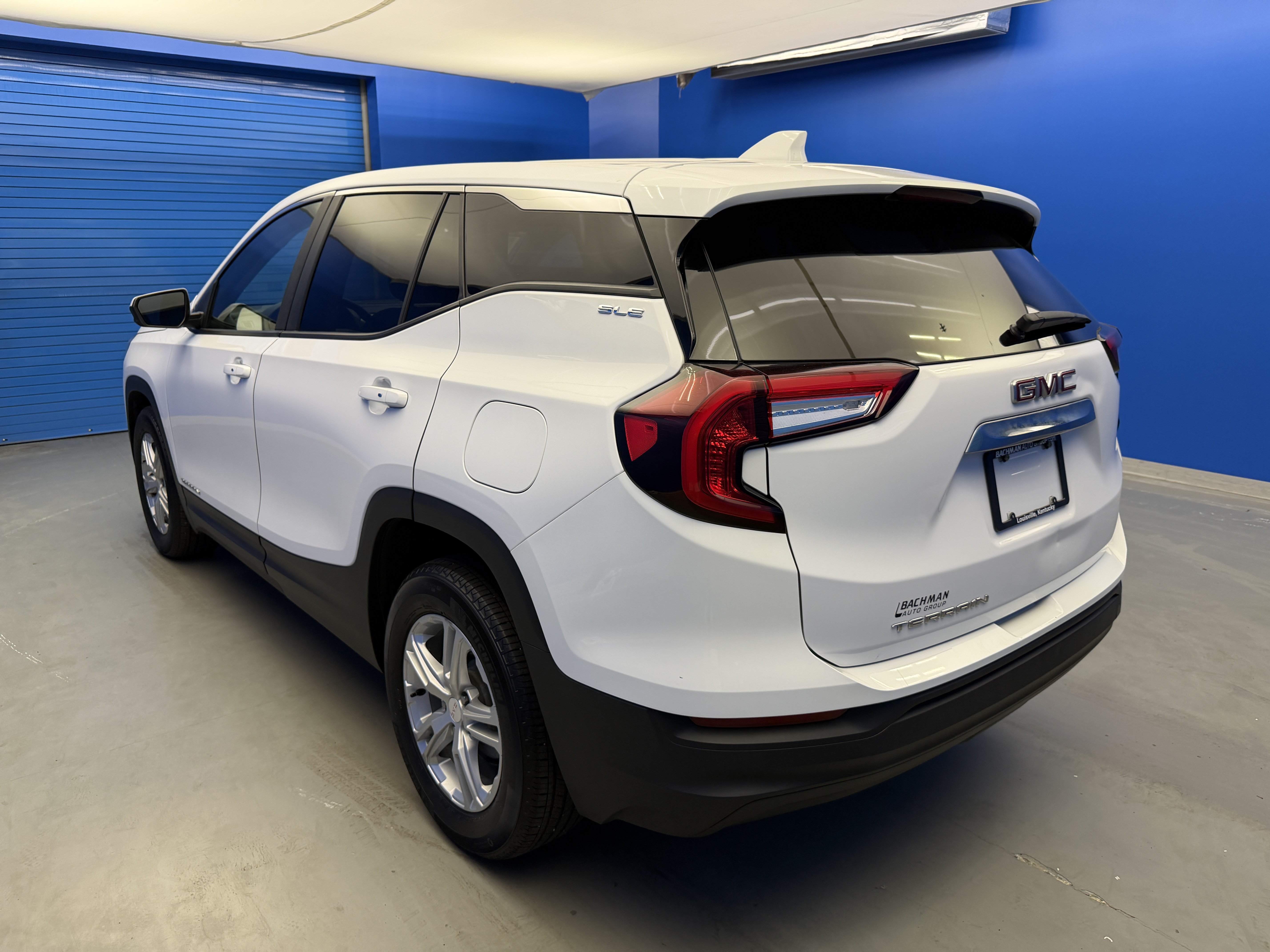 Used 2023 Summit White GMC SLE image 5
