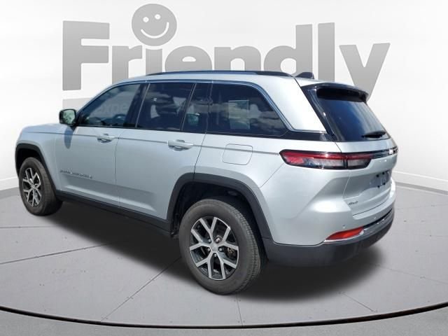 Used 2024 Silver Jeep Limited image 3