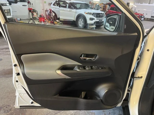 Used 2024 White Nissan SR image 9