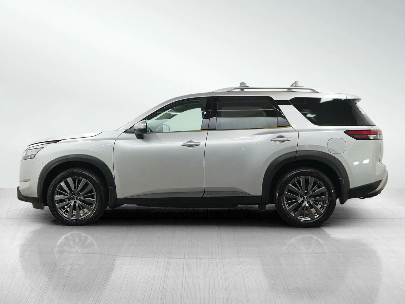 Used 2022 Nissan Pathfinder SL with VIN 5N1DR3CD3NC219043 for sale in Minneapolis, Minnesota