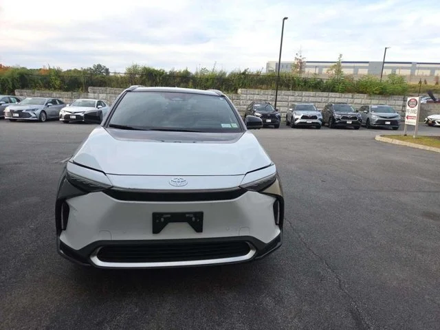 Used 2023 Wind Chill Pearl w/Black Roof Toyota Limited image 11