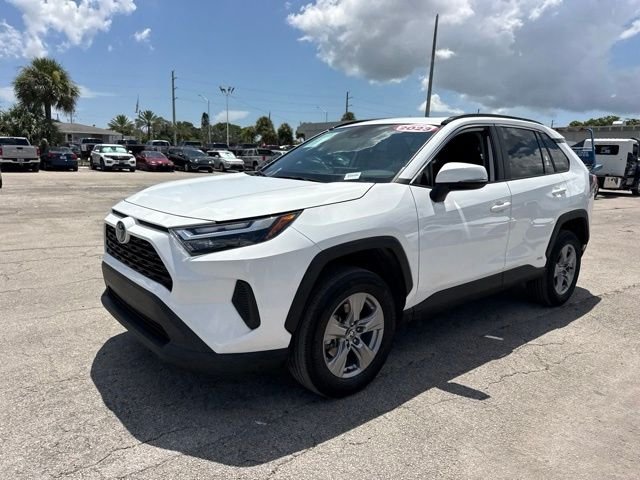 2023 Toyota RAV4 XLE - Photo 7