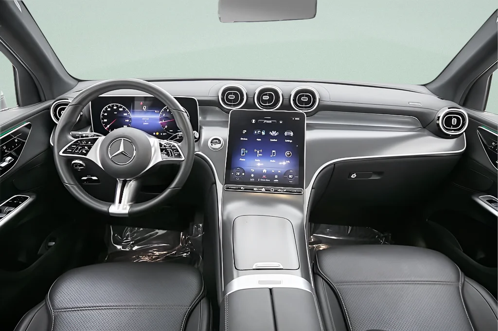 Used 2024 Polar White Mercedes-Benz GLC 300 image 32