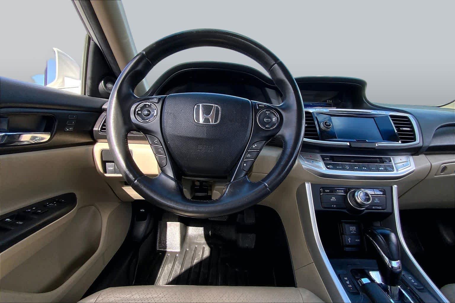 Used 2013 White Orchid Pearl Honda Touring image 6