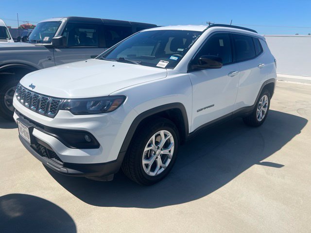 Certified Used 2024 Bright White Clearcoat Jeep Latitude image 1