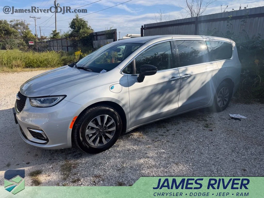 2024 Chrysler Pacifica PHEV