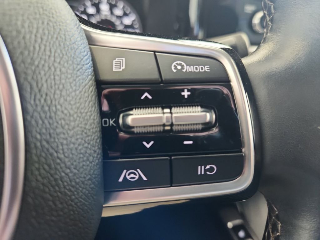 Used 2023  Kia LX image 18