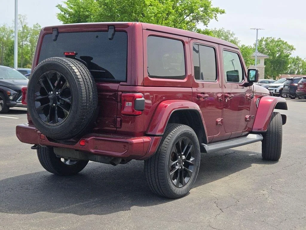 Used 2021  Jeep Unlimited Sahara High Altitude image 13