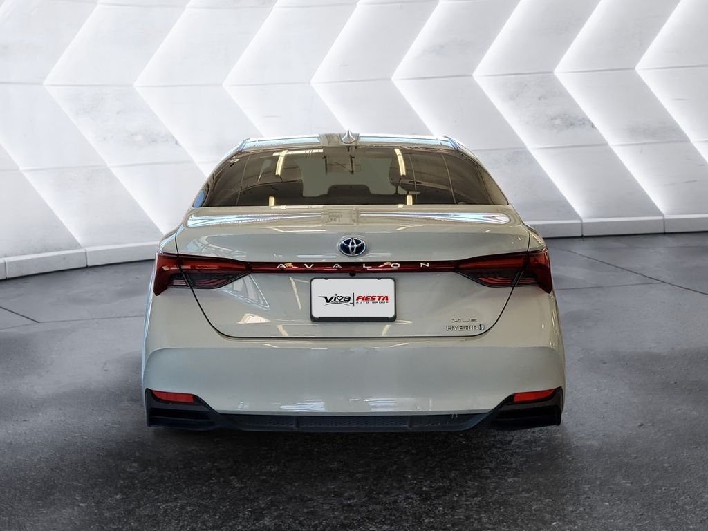 Used 2022 White Toyota XLE Plus image 5