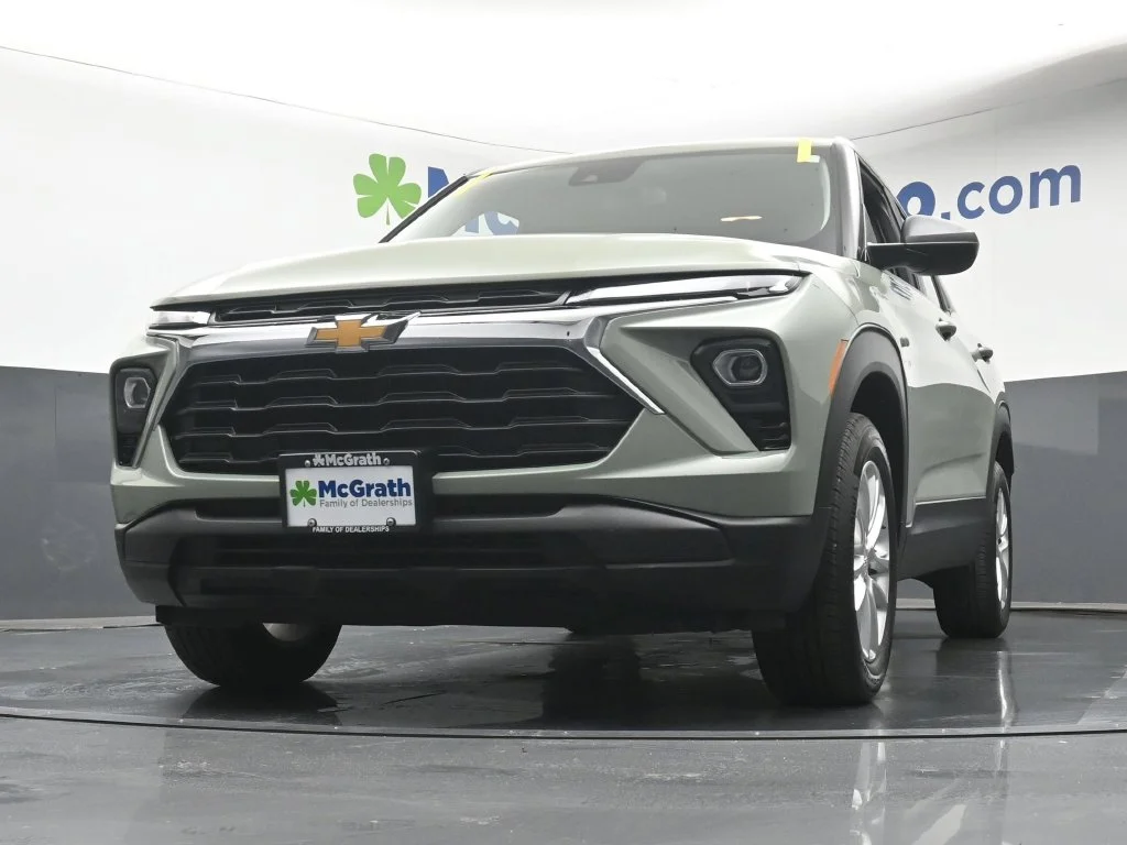 Used 2025 Green Chevrolet LS image 7