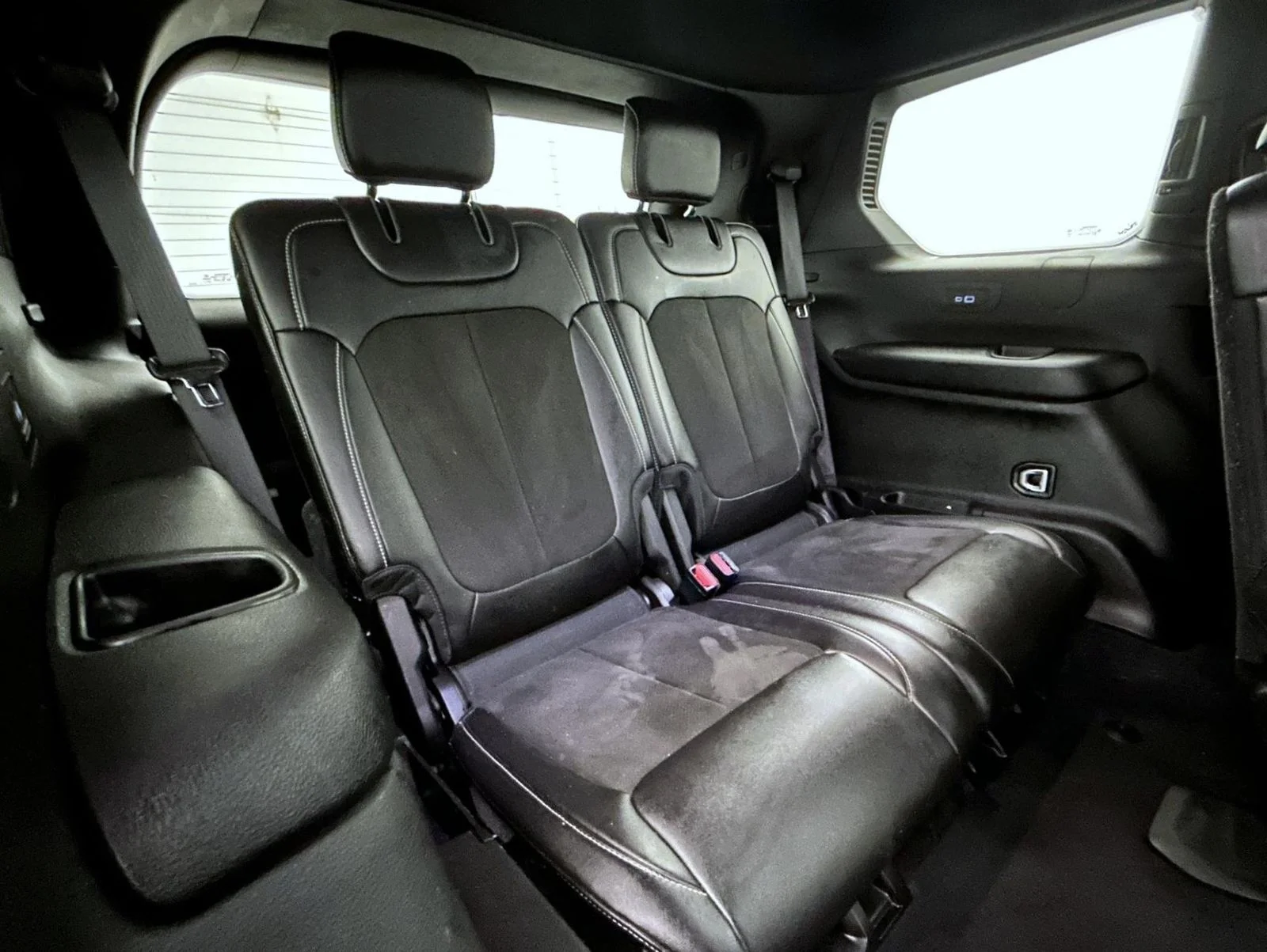 Used 2023 White Jeep Altitude image 19