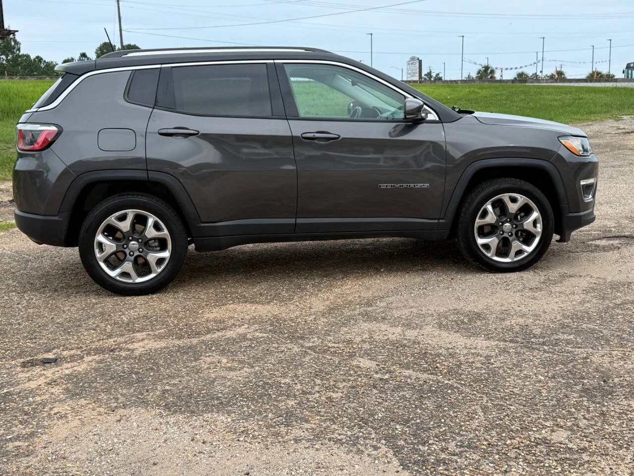 Used 2019 Charcoal Jeep Limited 4x4 4dr SUV image 6