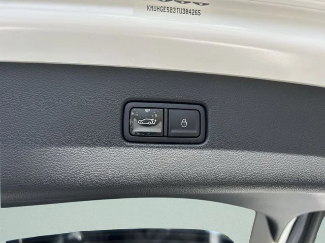 Used 2026 White Genesis 2.5T Select image 17
