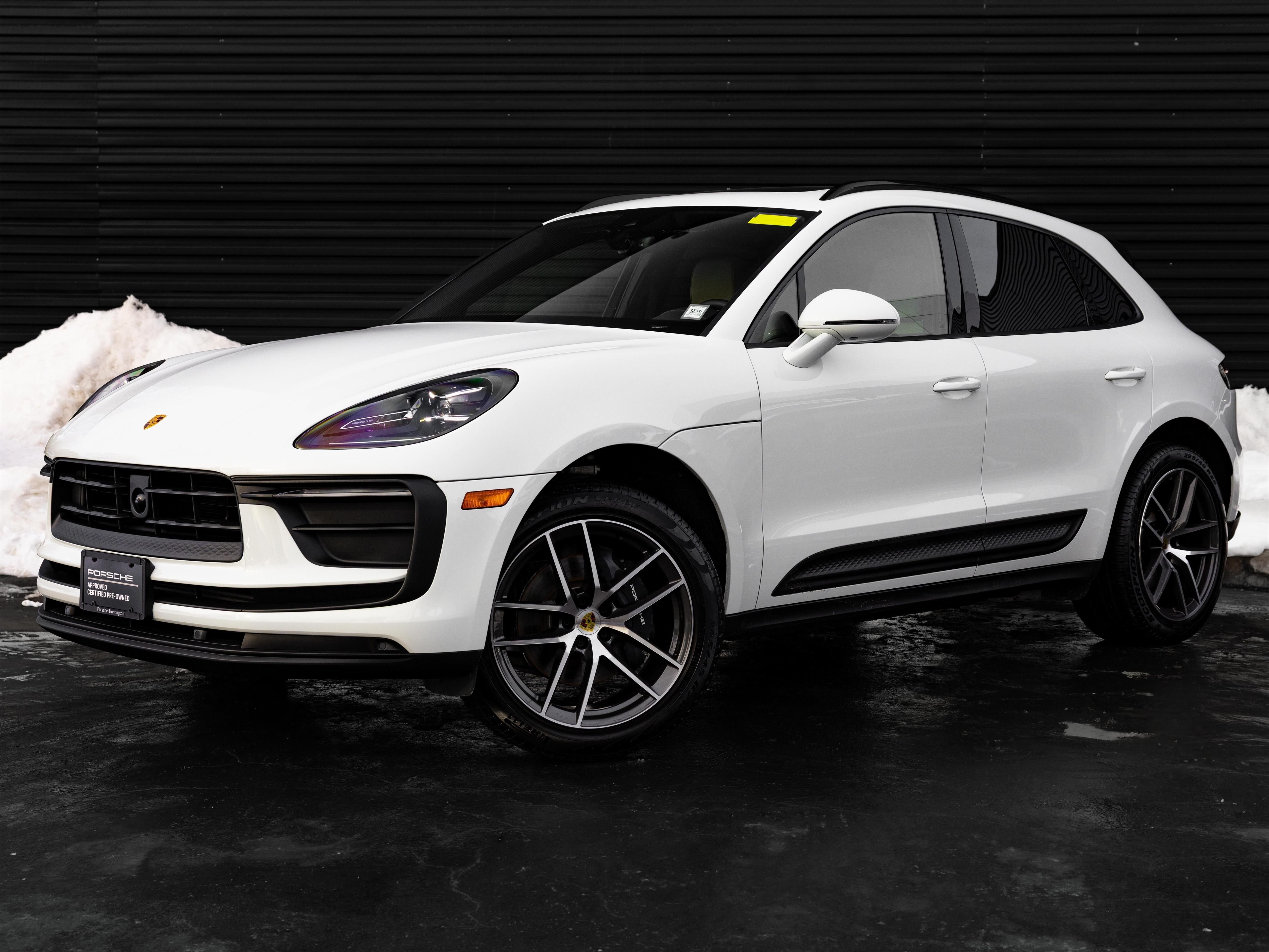 2025 Porsche Macan Base