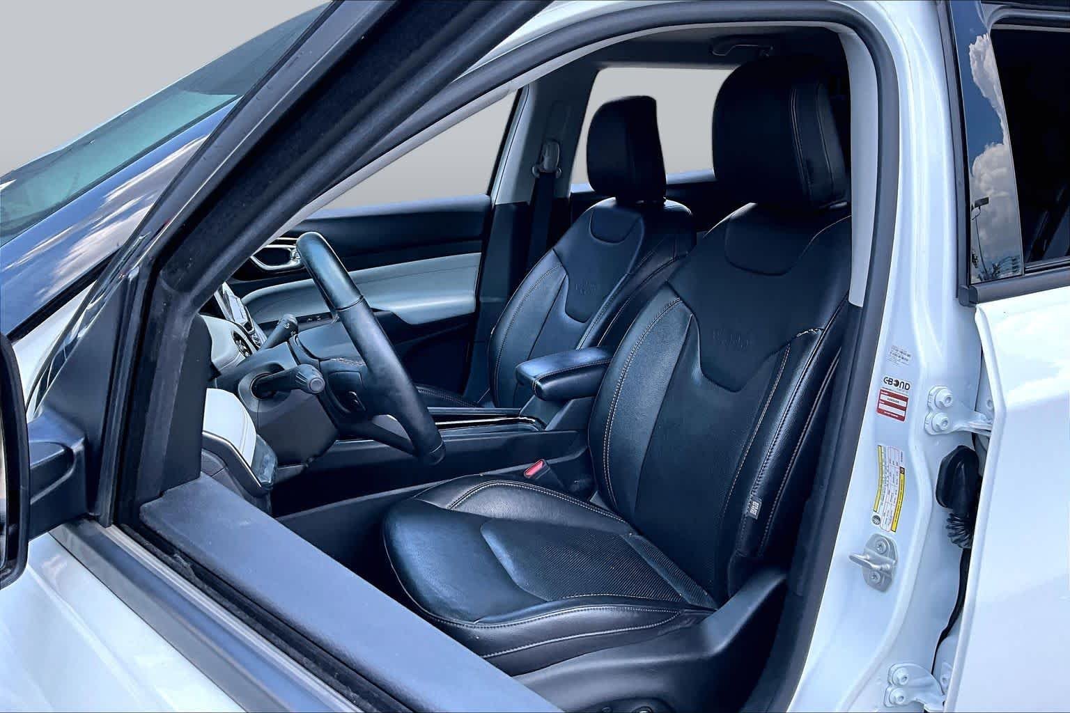 Used 2022 Bright White Clearcoat Jeep Limited image 8