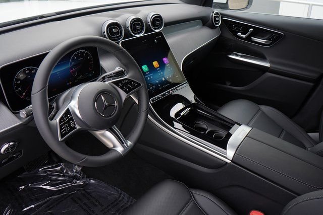 New 2026 Polar White Mercedes-Benz GLC 300 image 2