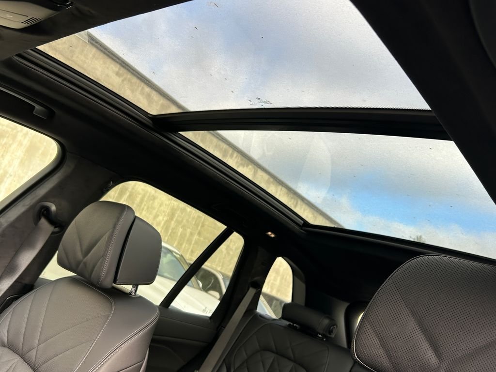 New 2026 Carbon Black Metallic BMW xDrive40i image 16