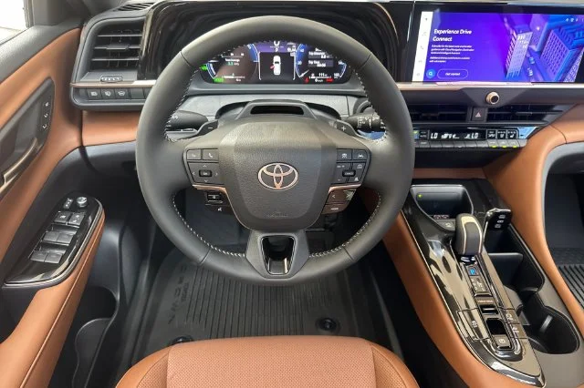 2026 Toyota Crown Signia Limited - Photo 15