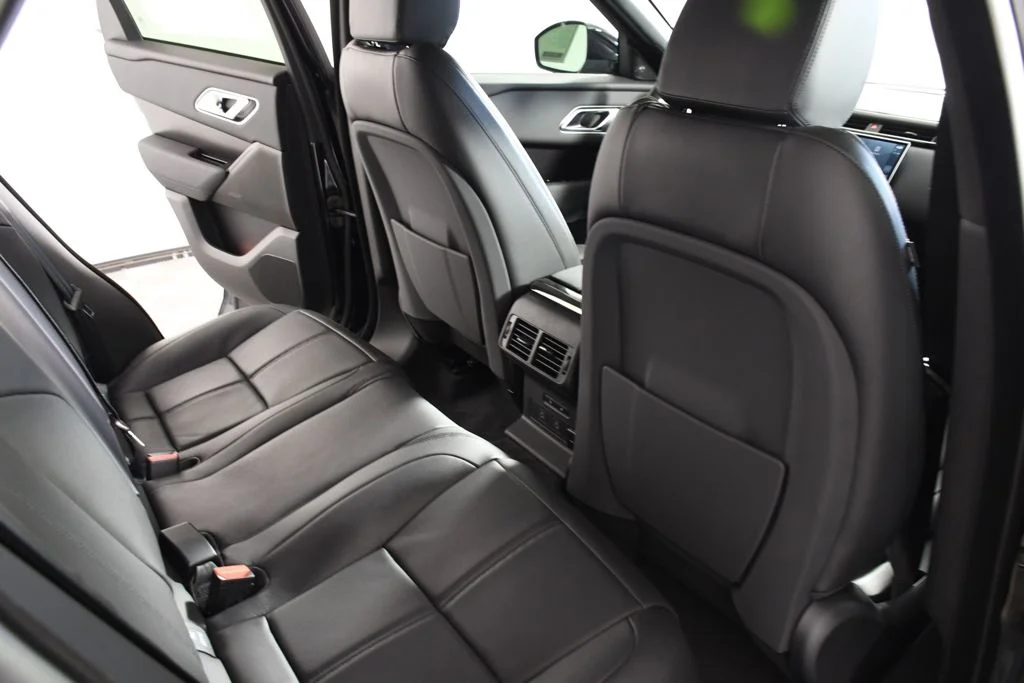 New 2026 Santorini Blk Land Rover Dynamic SE image 22