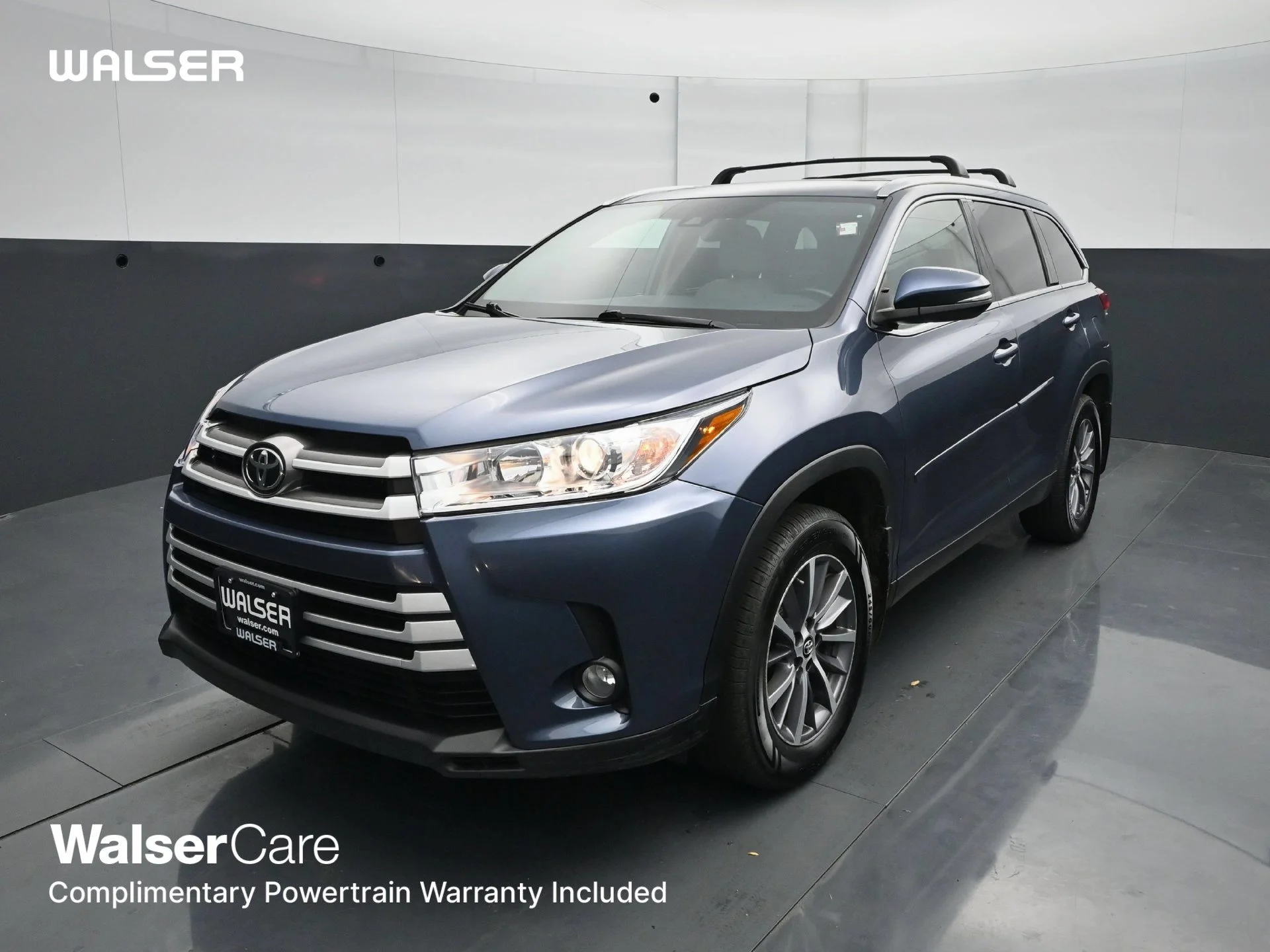 Used 2019  Toyota SE image 1