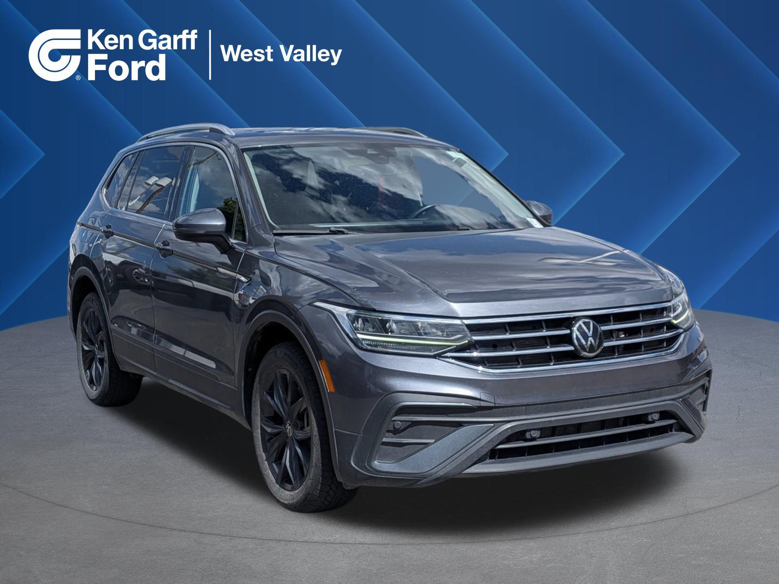 Used 2022 Platinum Gray Metallic Volkswagen SE image 1