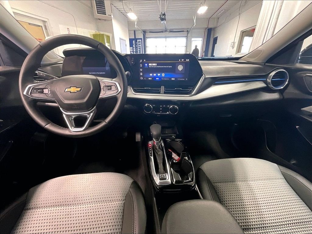 Used 2025 Black Chevrolet LT image 21
