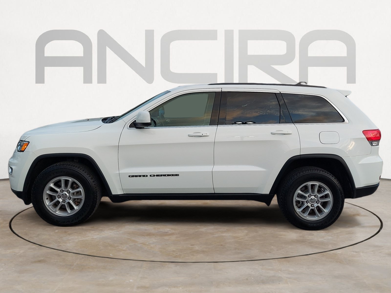 Used 2019 Bright White Clearcoat Jeep Laredo image 7
