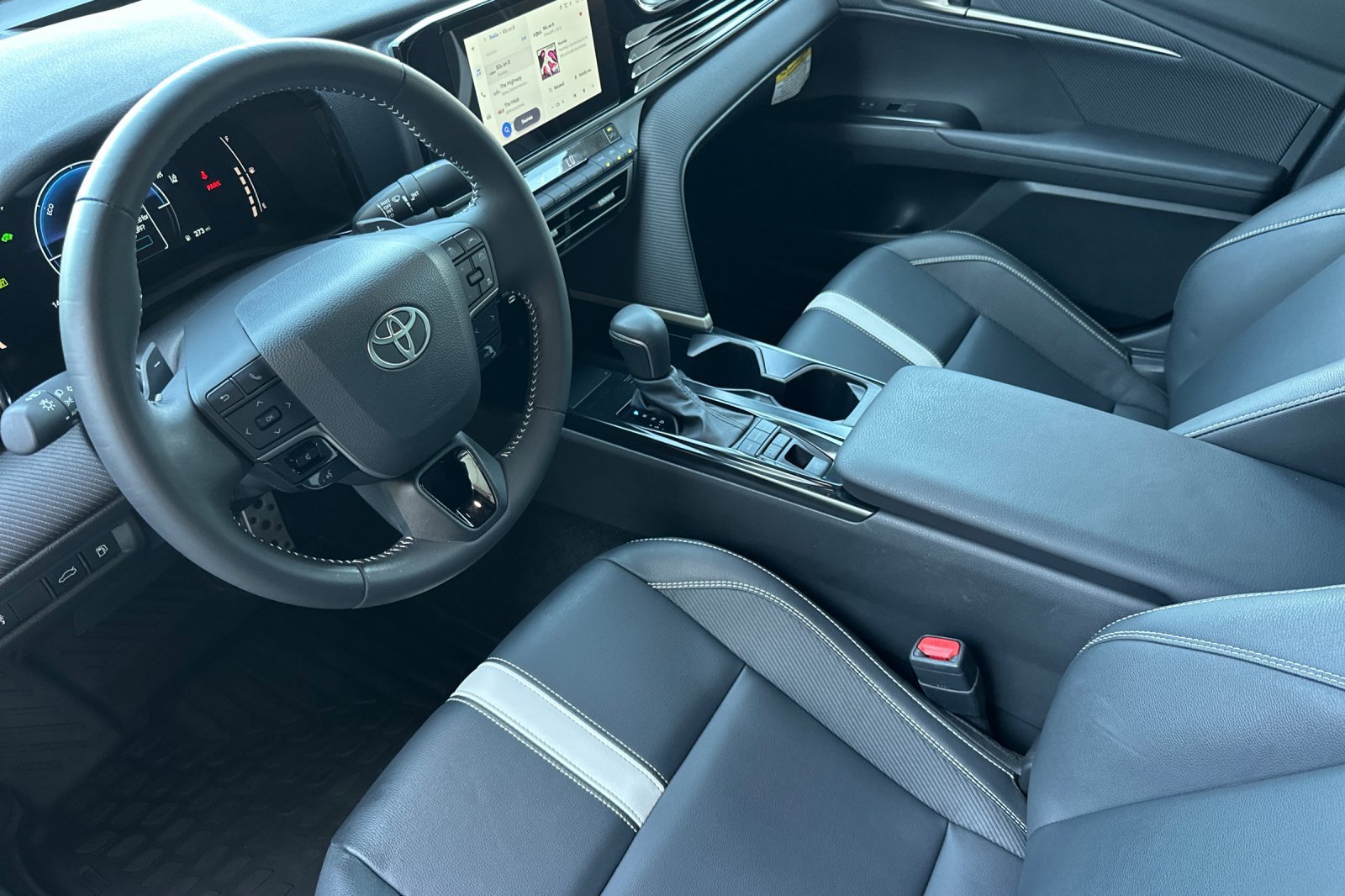 Used 2025 Underground Toyota SE image 9