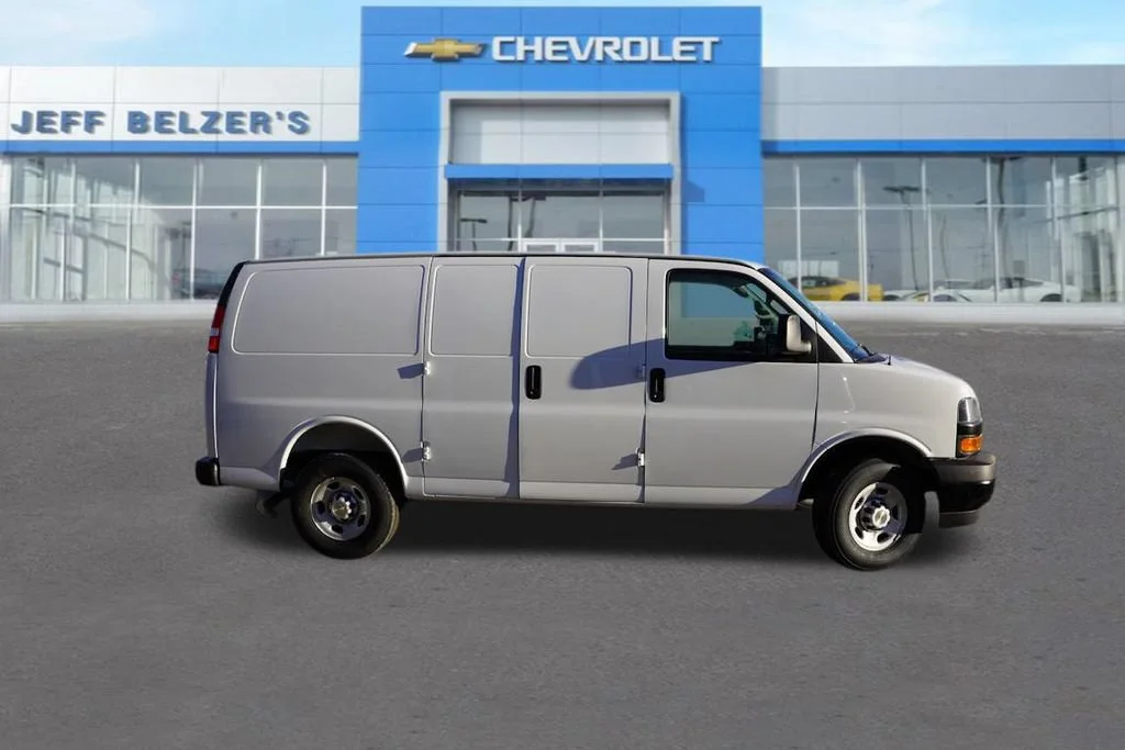 New 2025 Summit White Chevrolet WT image 2