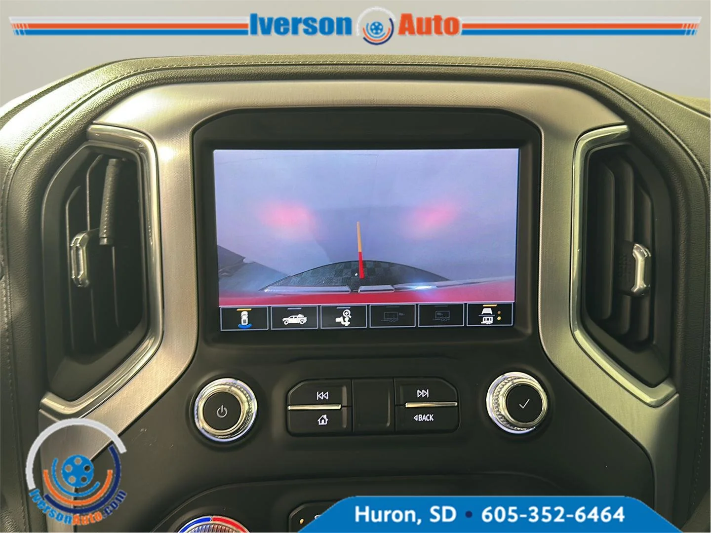 Used 2020 Cardinal Red GMC SLE image 19
