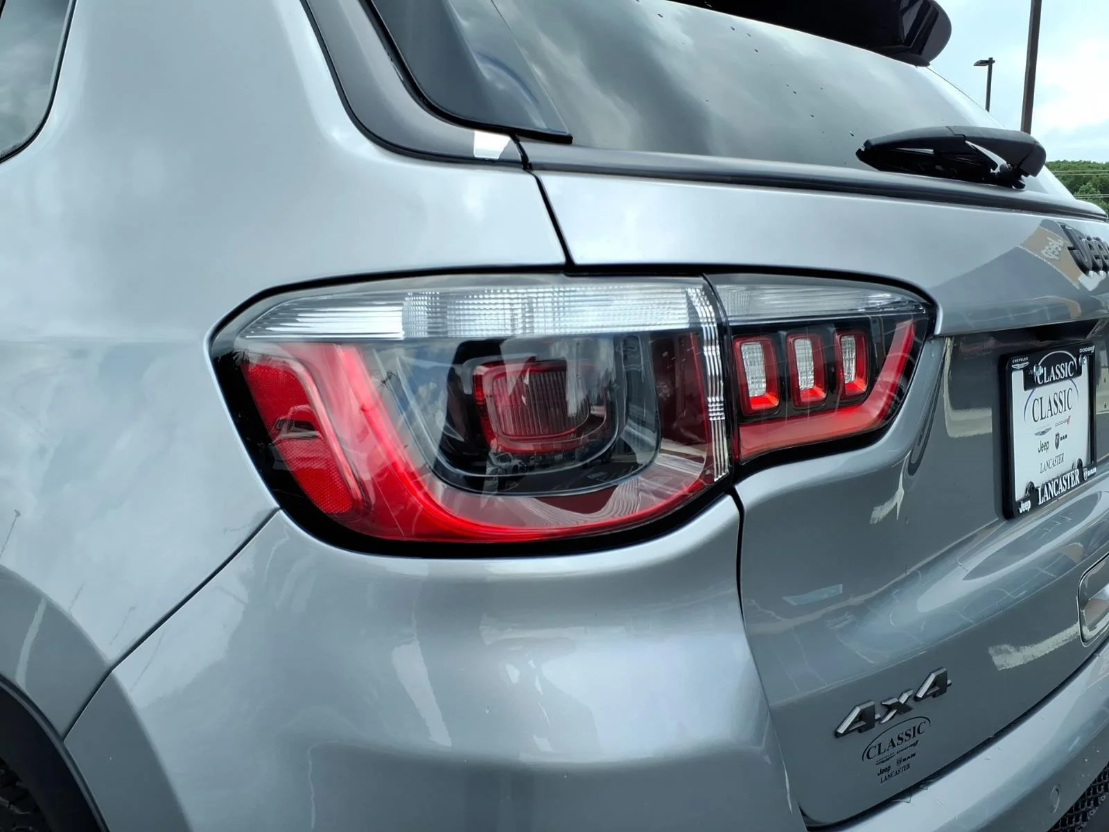 Used 2021 Billet Silver Metallic Clearcoat Jeep Trailhawk image 17