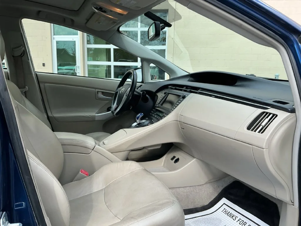 Used 2010 Blue Toyota IV image 32