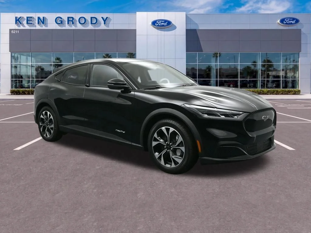 New 2026 Shadow Black Ford Select image 1
