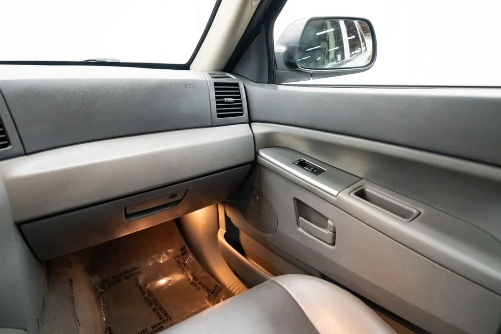 Used 2007 Silver Jeep Laredo image 10