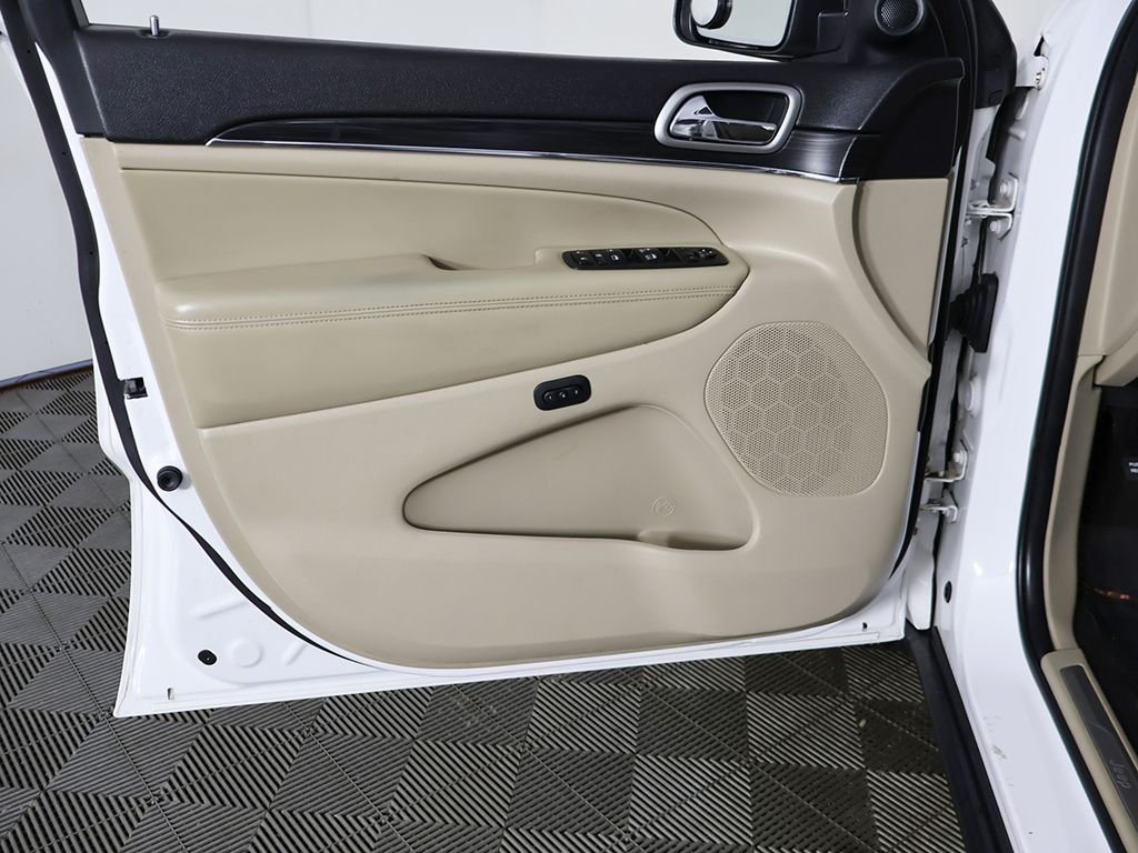 Used 2019 White Jeep Limited image 24
