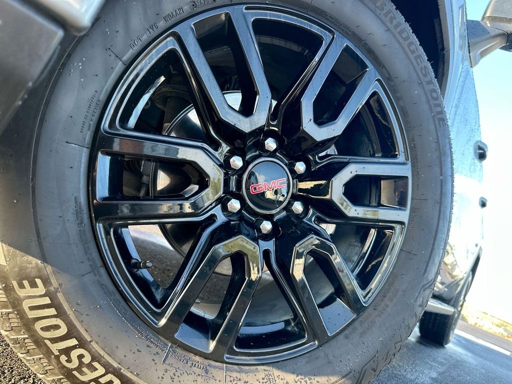 Used 2025 Silver GMC Elevation image 16
