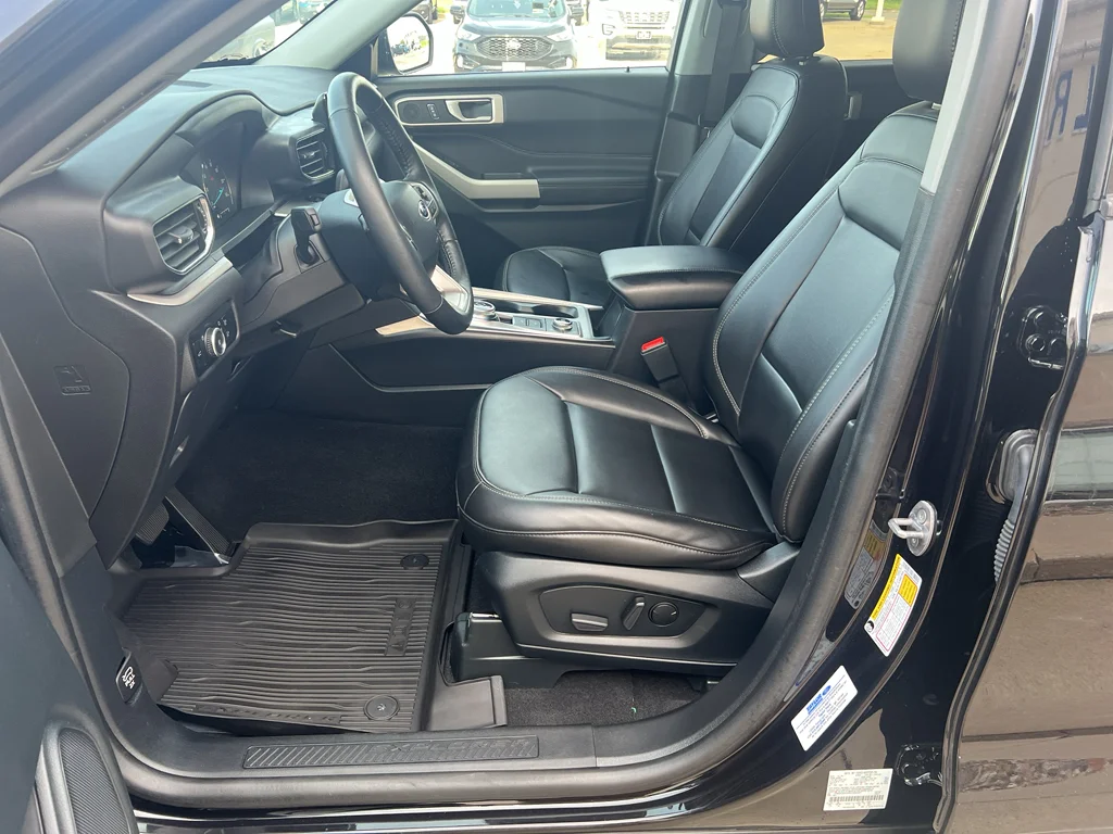 Used 2024 Agate Black Metallic Ford XLT image 12