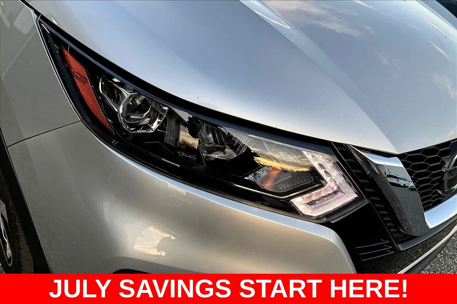 Used 2022 Silver Nissan SL image 41